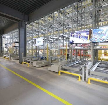 Automated automotive parts warehouse using a Four-Way Pallet Shuttle System for high-density pallet storage and intelligent material handling